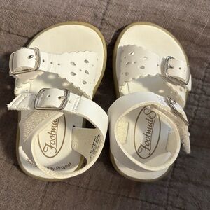 FootMates White Kids Sandals with Buckles